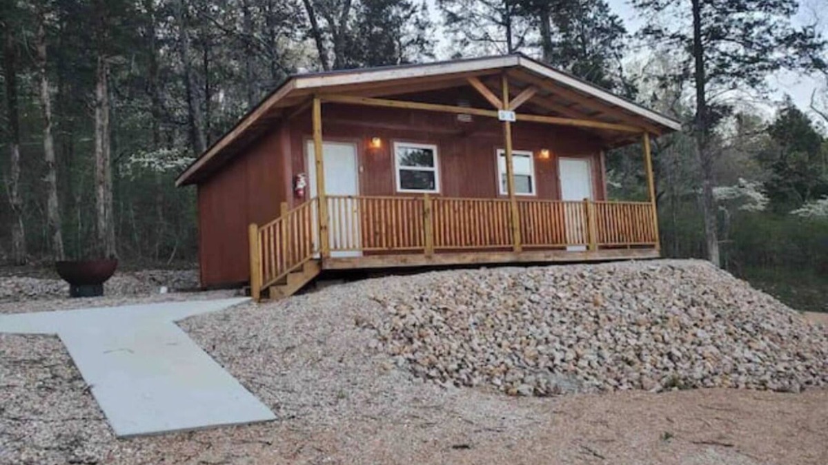 Eminence Cottage | Hogan's Hideout Cozy Cottage #5
