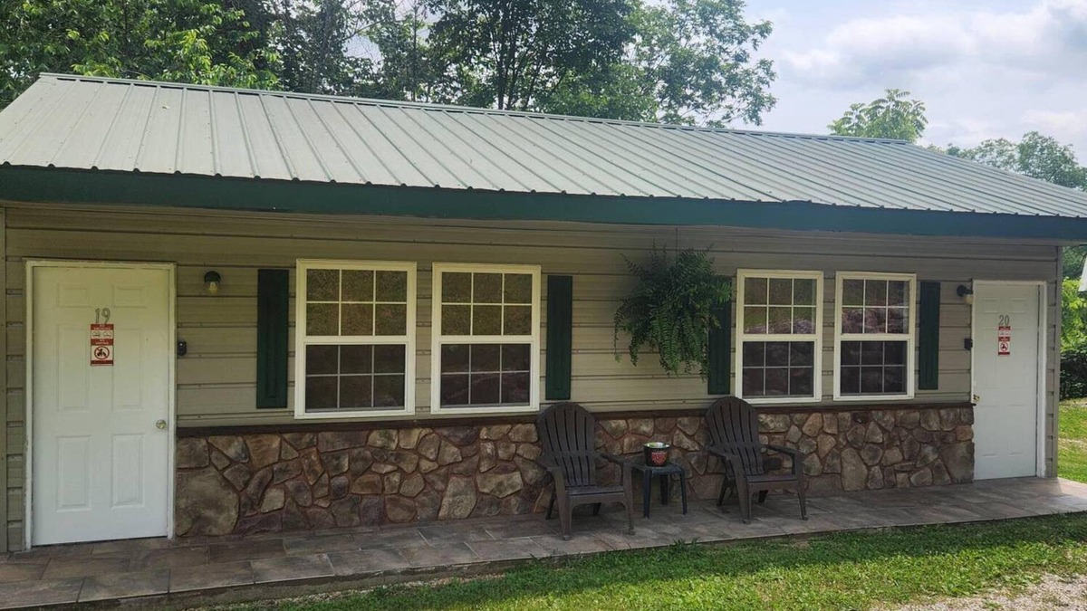 Eminence Cottage | Hogan's Hideout Duplex #20 Jacuzzi Room is a relaxing, cozy room