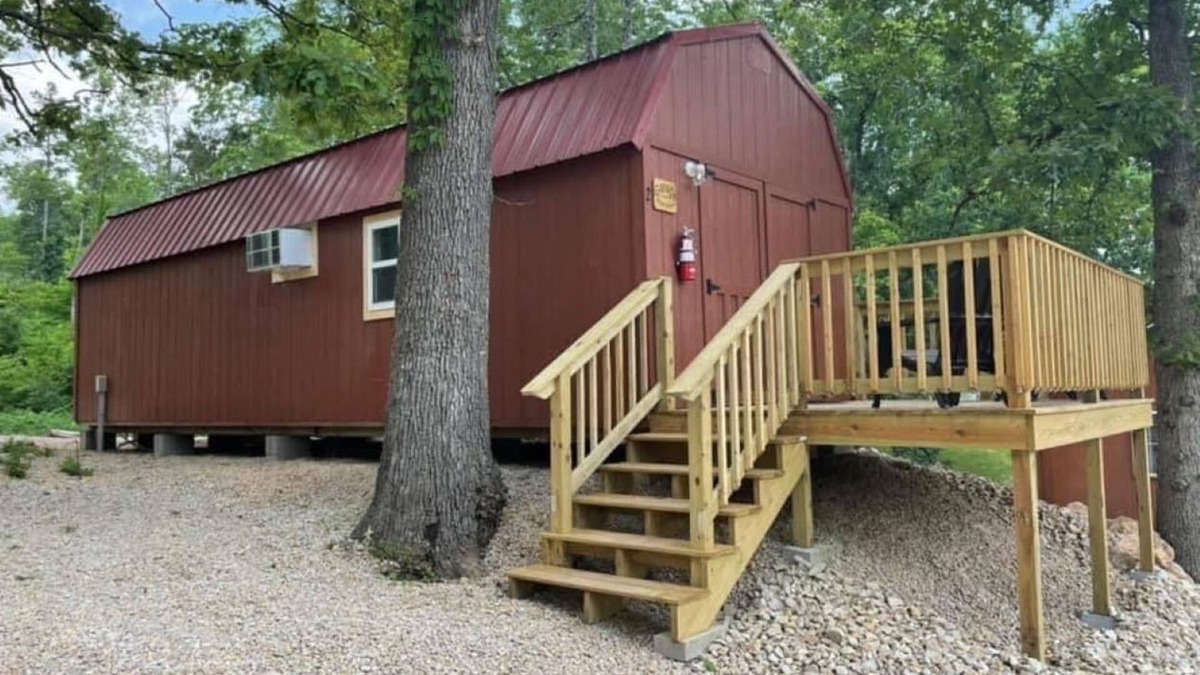 Eminence Cabin | Hogan's Hideout Garage Apartment, cozy, private Cabin