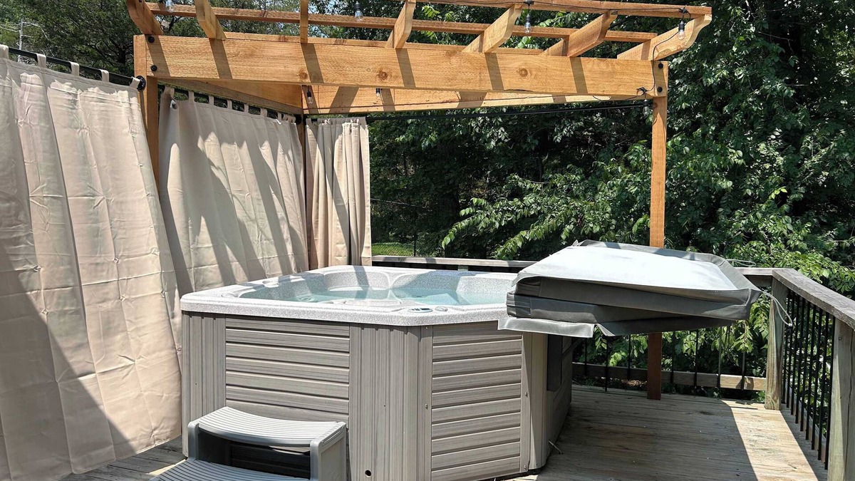 Eureka Springs House | Hogscald Hollow Lake Front, Kayaks, HotTub FirePit