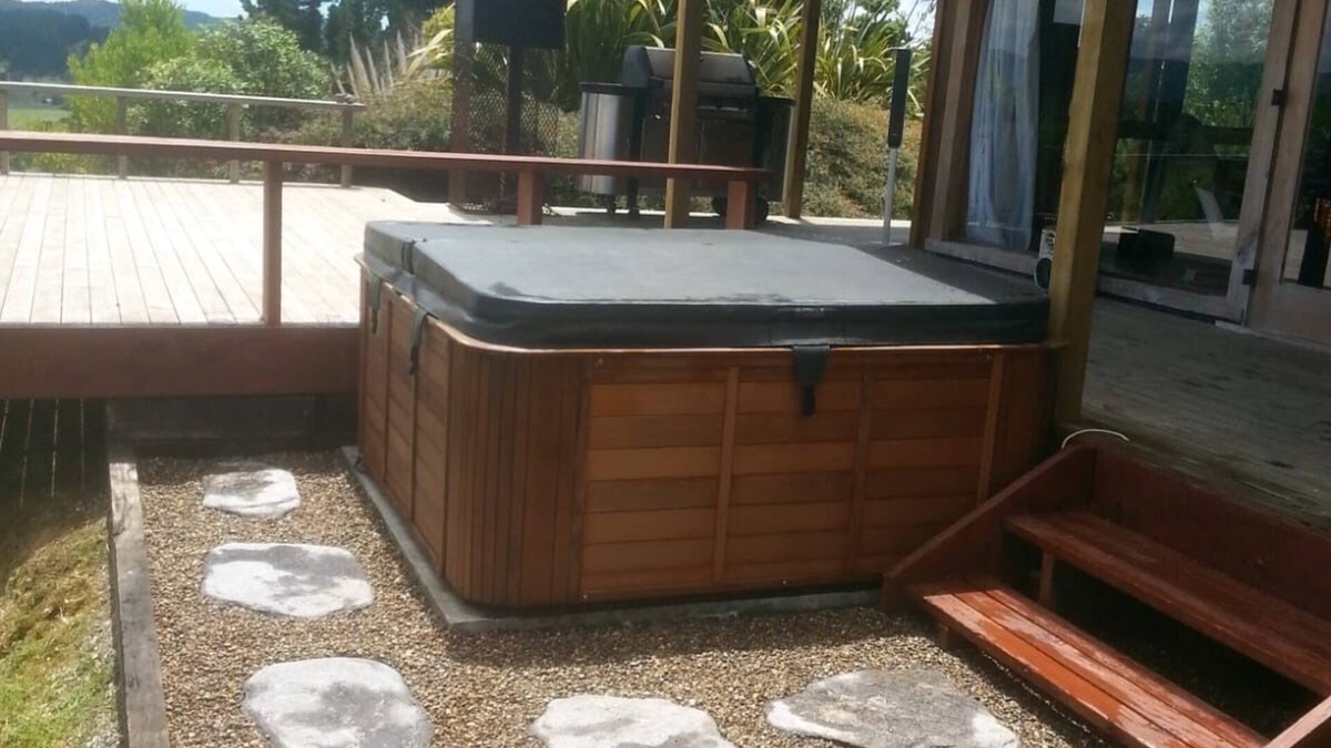 Kohukohu House | Hokianga Haven - A relaxing retreat with spectacular views from the top.
