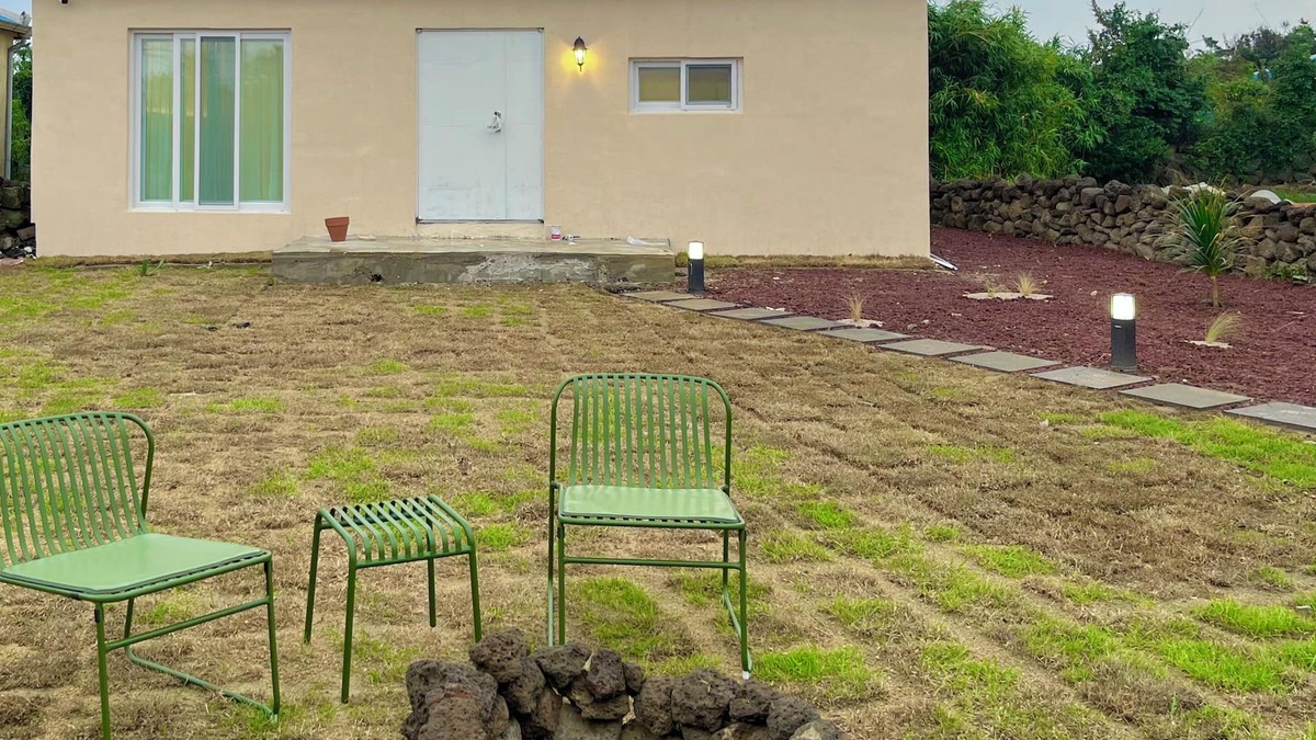 Hallim House | <hokomman> Can use outdoor bathtub in private B&B