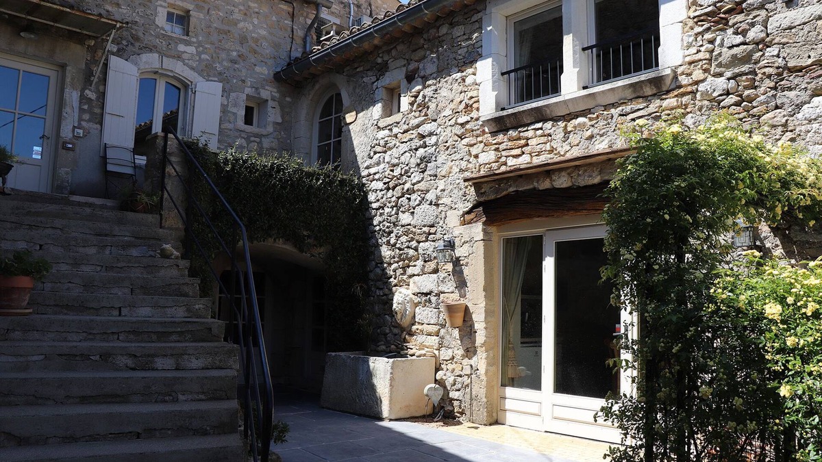 Saint-Andre-de-Roquepertuis Apartment | Holiday cottage of 60m2, completely renovated.