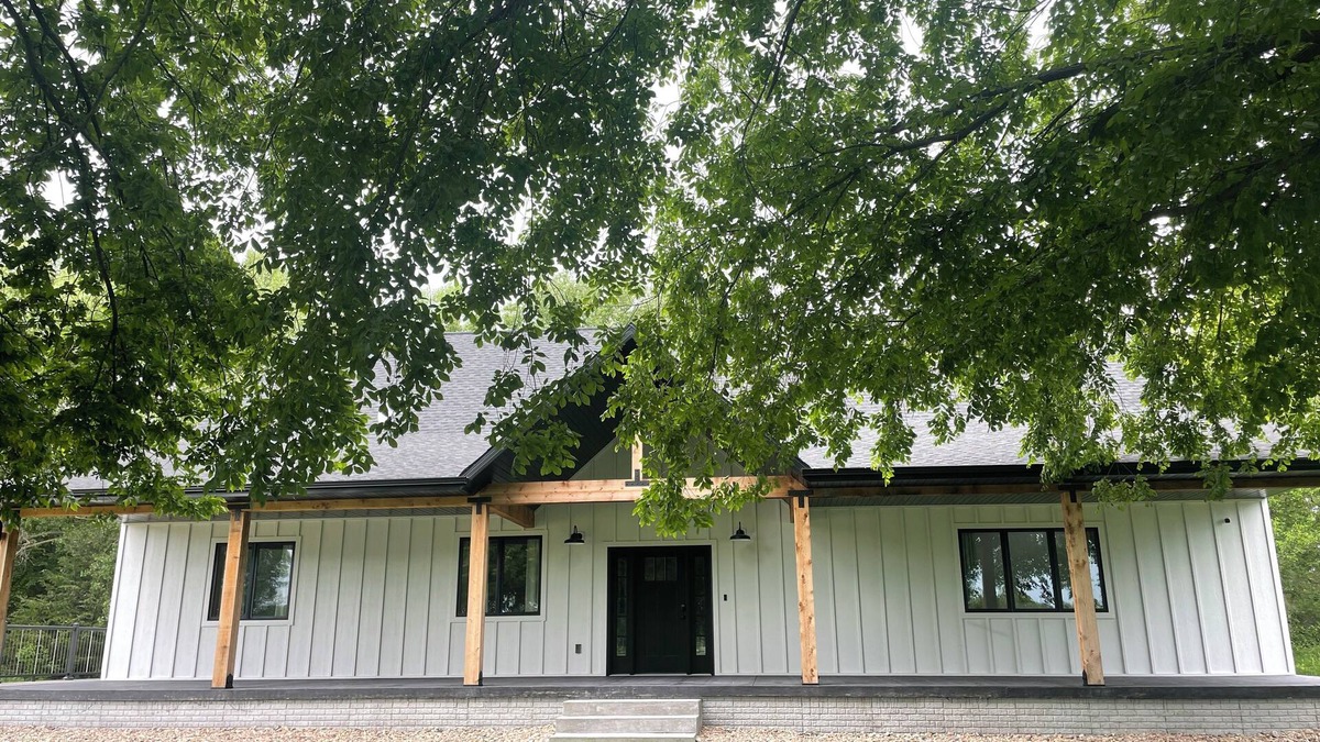 Loup City House | Hole 4 Hideaway