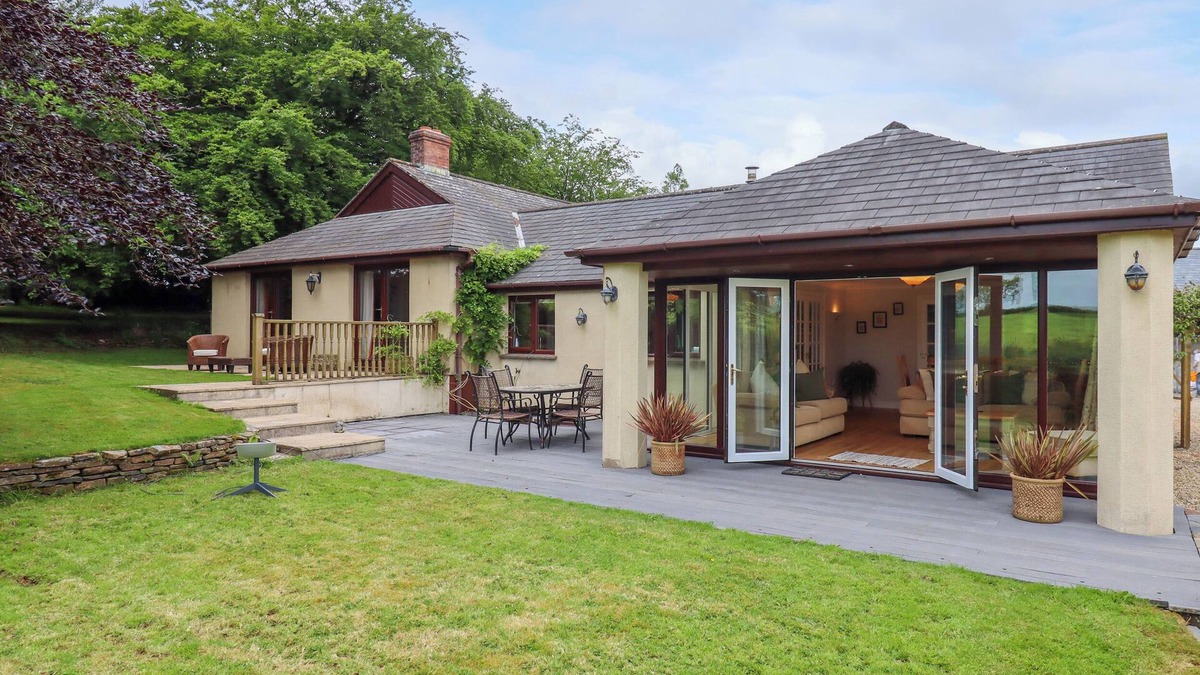 Holsworthy House | HOLE PARK, pet friendly, character holiday cottage in Holsworthy