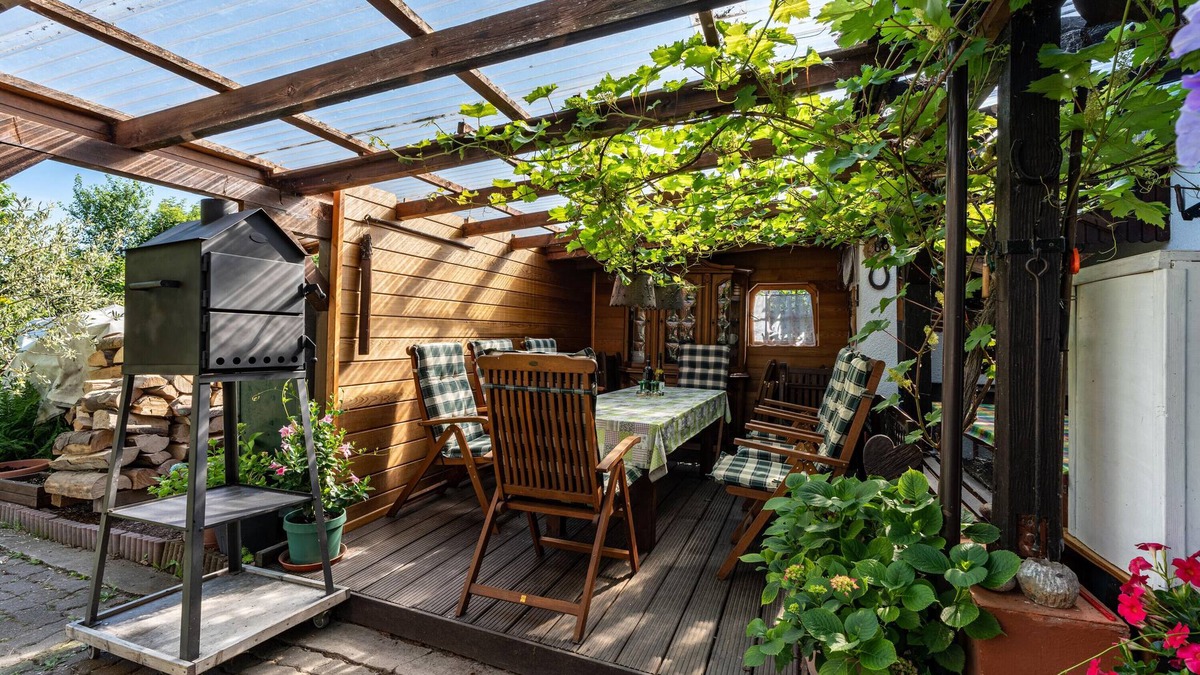 Neustadt-Geinsheim Apartment | Holiday Apartment 'Gästehaus Gross' with Private Terrace, Private Garden and Wi-Fi