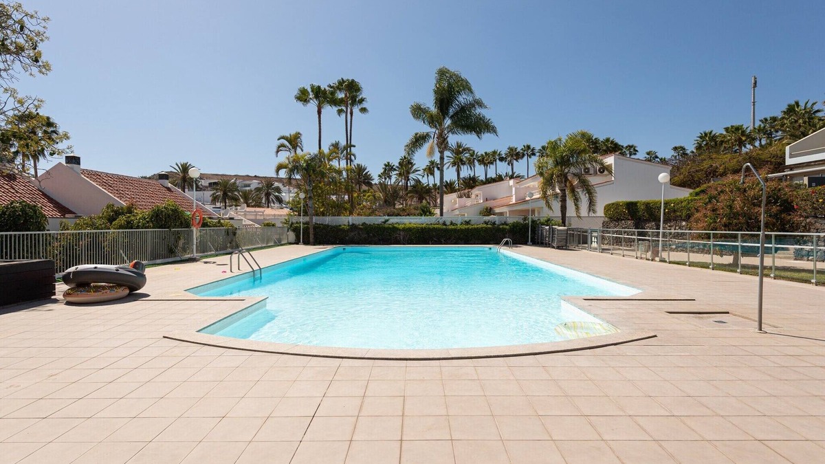 Pasito Blanco House | Holiday Home in Spain near the Beach & Marina