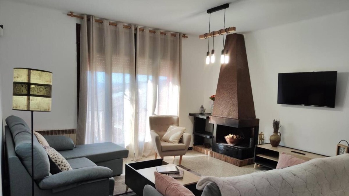 Sant Joan de Les Abadesses Apartment | Holiday Apartment "Can Quelet" with Mountain View, 2 Balconies & Wi-Fi
