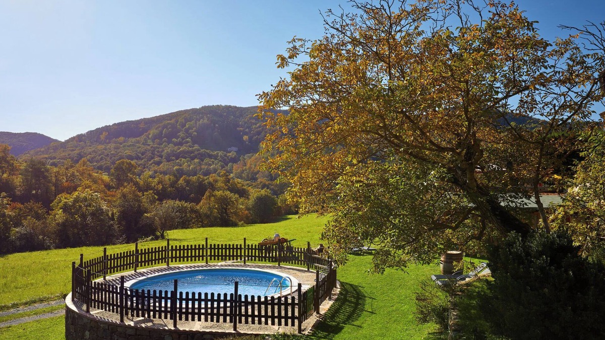 Sant Joan de Les Abadesses House | Holiday Home 'El Colomar, El Reixac Casa Rural' with Mountain View, Shared Pool & Wi-Fi