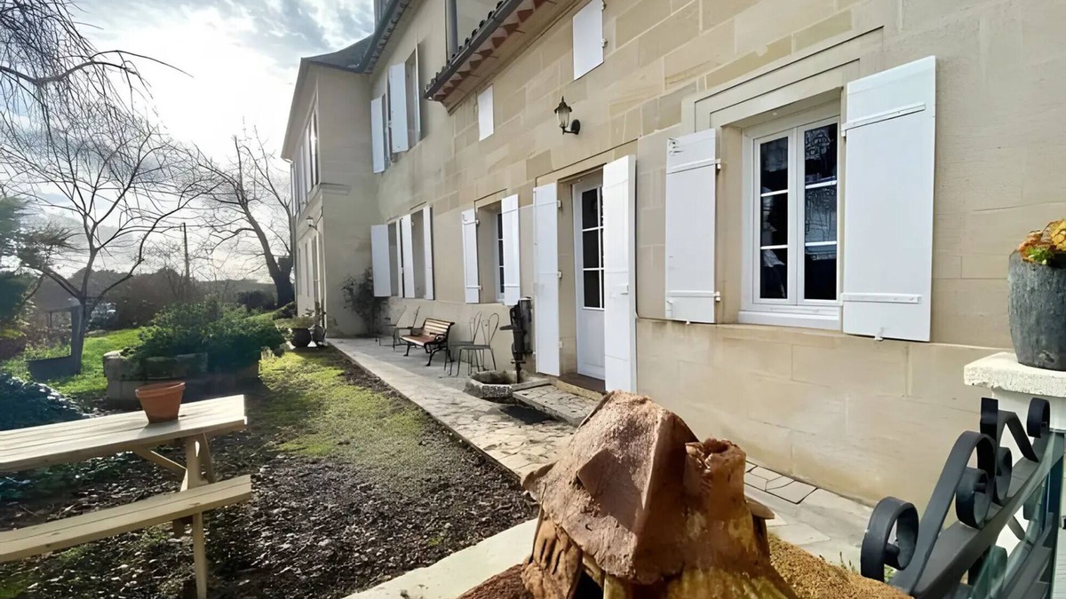 Saint-Christophe-de-Double House | Holiday Home 'Colette' with Private Terrace and Garden