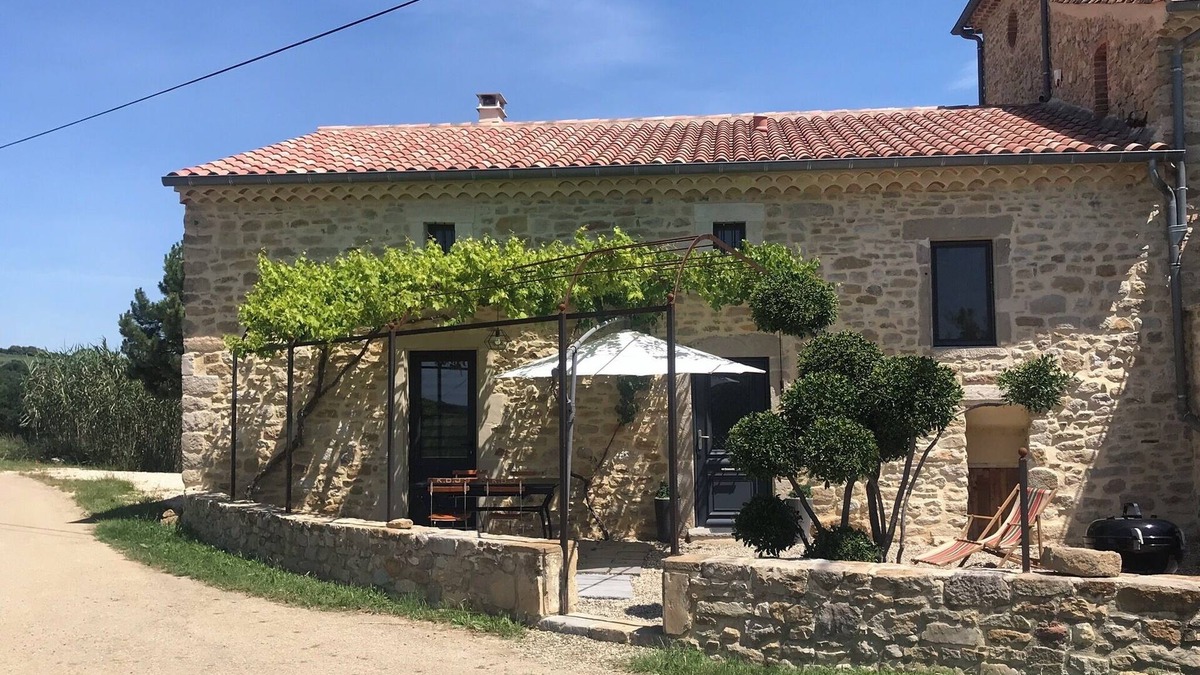 Saint-Sauveur-de-Cruzieres House | Holiday Home 'Gîte Les Vignes Au Mas Dujau' with Shared Pool, Wi-Fi and Air Conditioning