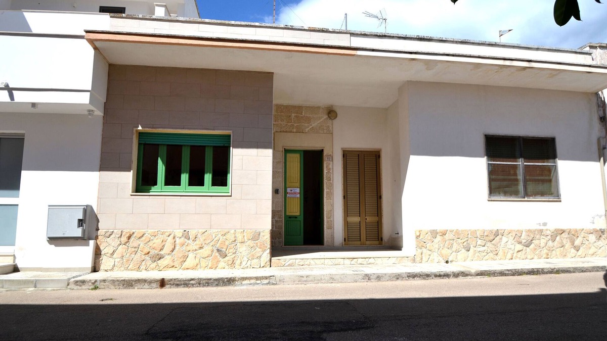 Roca Vecchia Apartment | Holiday Apartment 'Ll84 Casa Vacanze Per 4 Pax Luce' with Air Conditioning