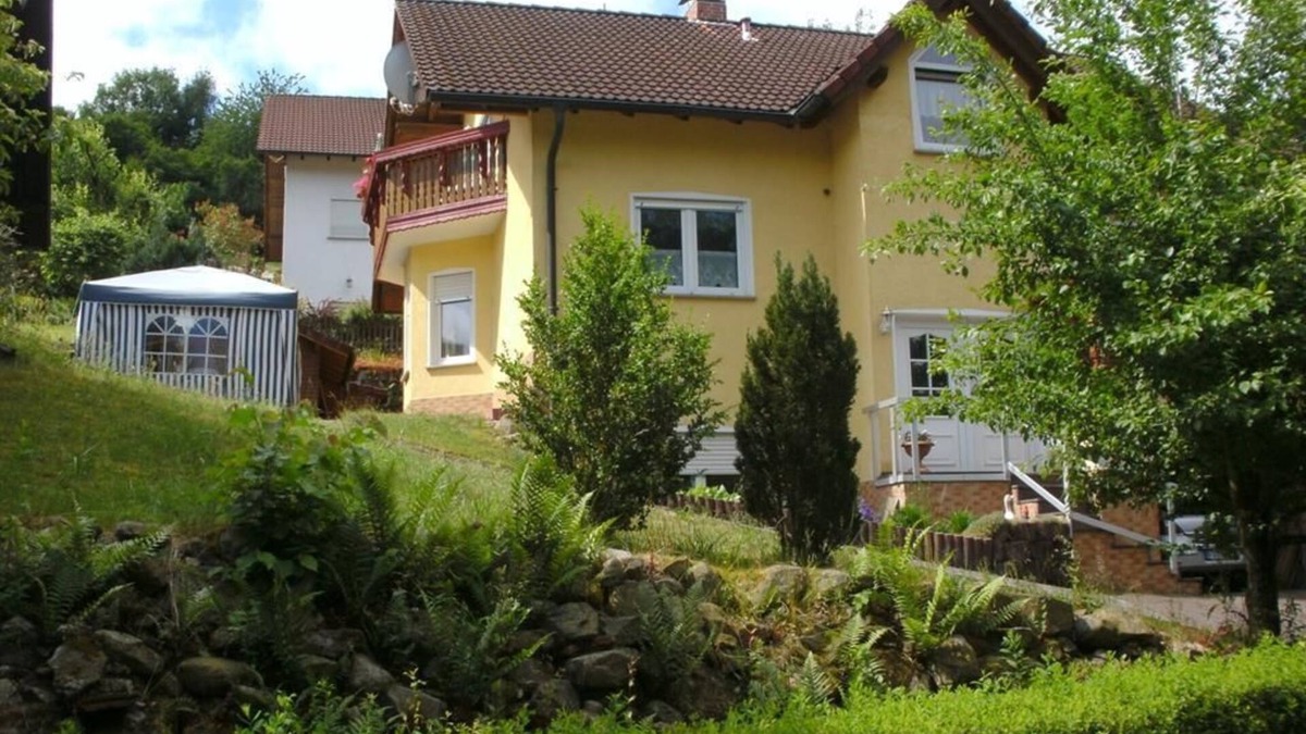 Poppenhausen Apartment | Holiday apartment Wenz - Apartment, shower, toilet, 2 bedrooms