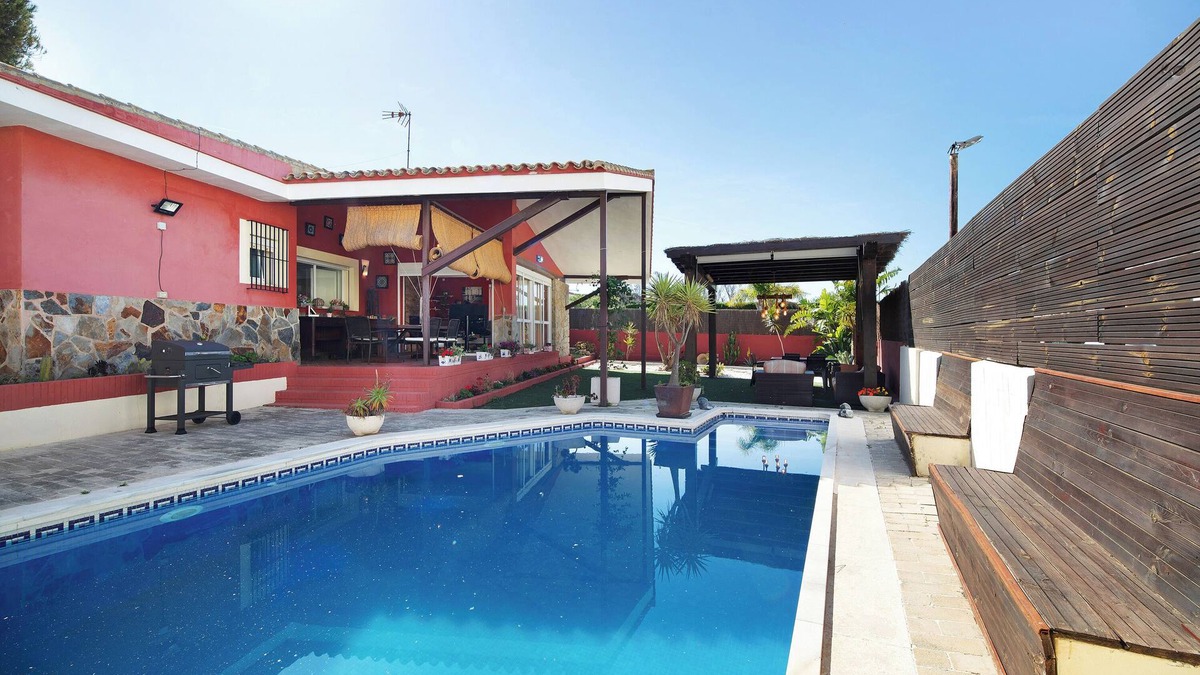El Puerto de Santa Maria House | Holiday Home 'Goleta' with Private Pool, Wi-Fi and Air Conditioning