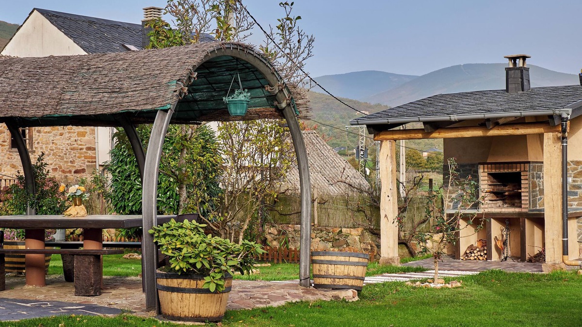 Noceda House | Holiday Home 'Casa Rural Abuelo Jose' with Mountain View, Private Pool and Wi-Fi
