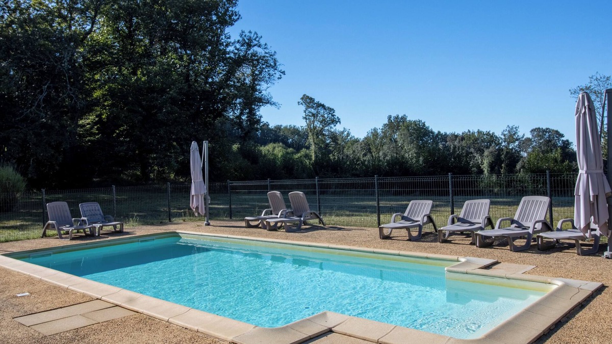Prats-de-Carlux House | Holiday Home 'Le Petit Pech' with Shared Pool, Private Terrace and Wi-Fi
