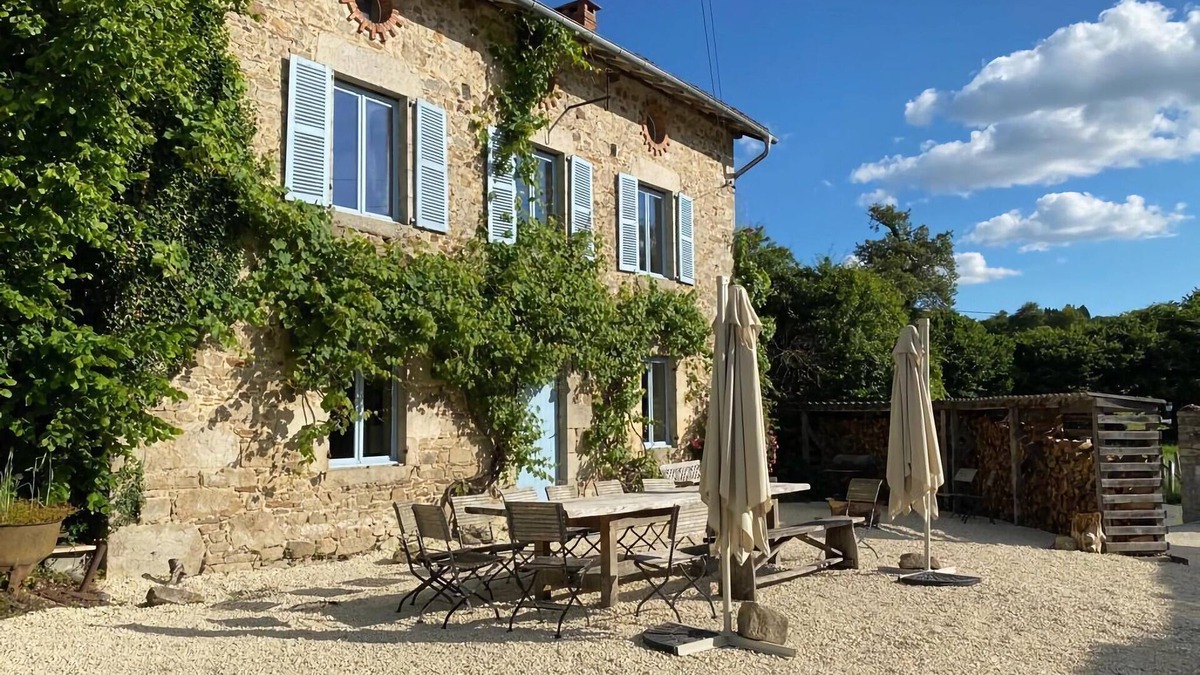 Saint-Leonard-de-Noblat House | Holiday Home in Saint-Léonard with Pool