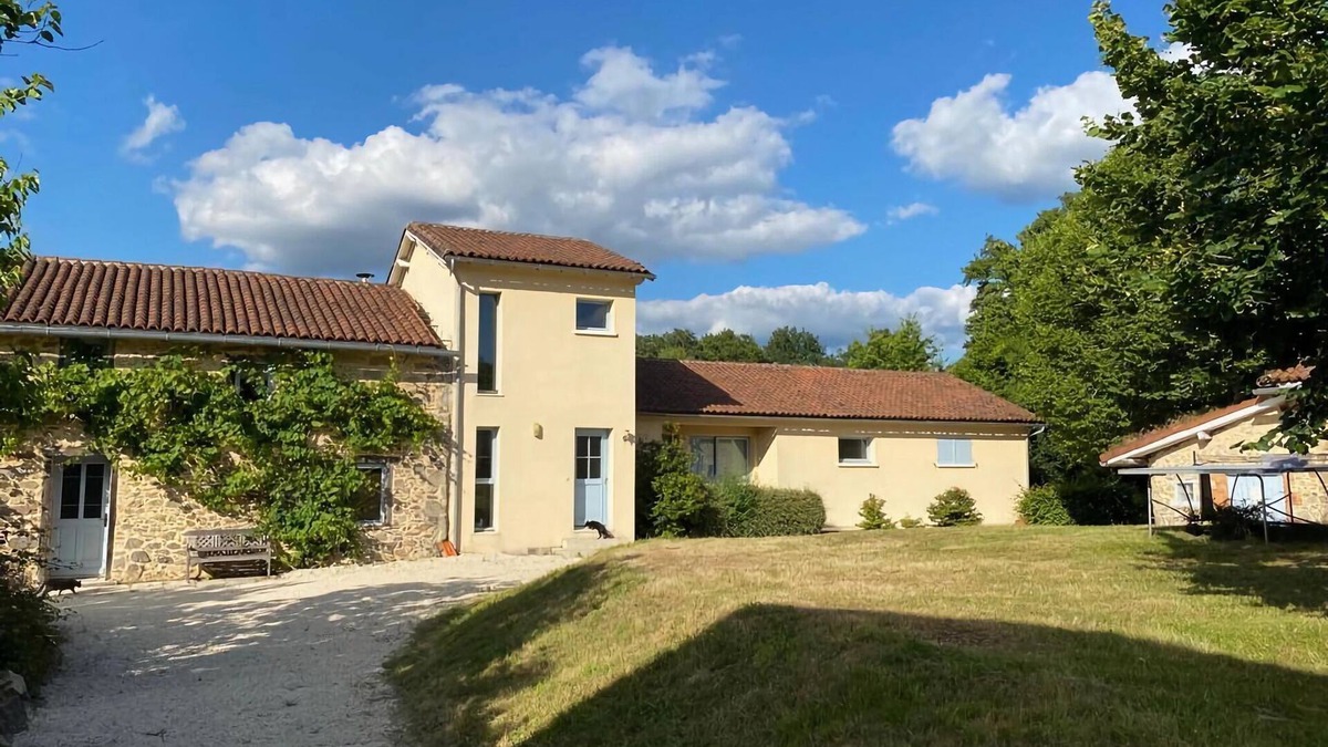 Saint-Leonard-de-Noblat Cottage | Holiday Home in Romefort near Lac de Vassiviere