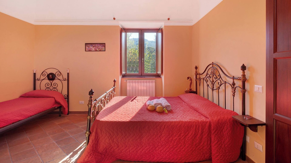 Monte Chiaro Apartment | Holiday Home 'Camera Limone Con Vista Mare' with Sea View, Wi-Fi and Air Conditioning