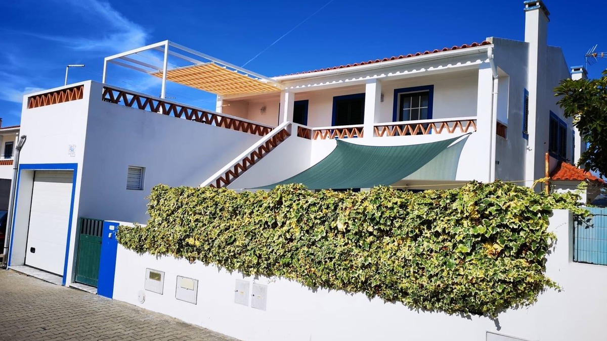 Santiago do Cacem House | Holiday home "Casa Lagoa Mar" next to the beach and lagoon, with private terrace and Wi-Fi
