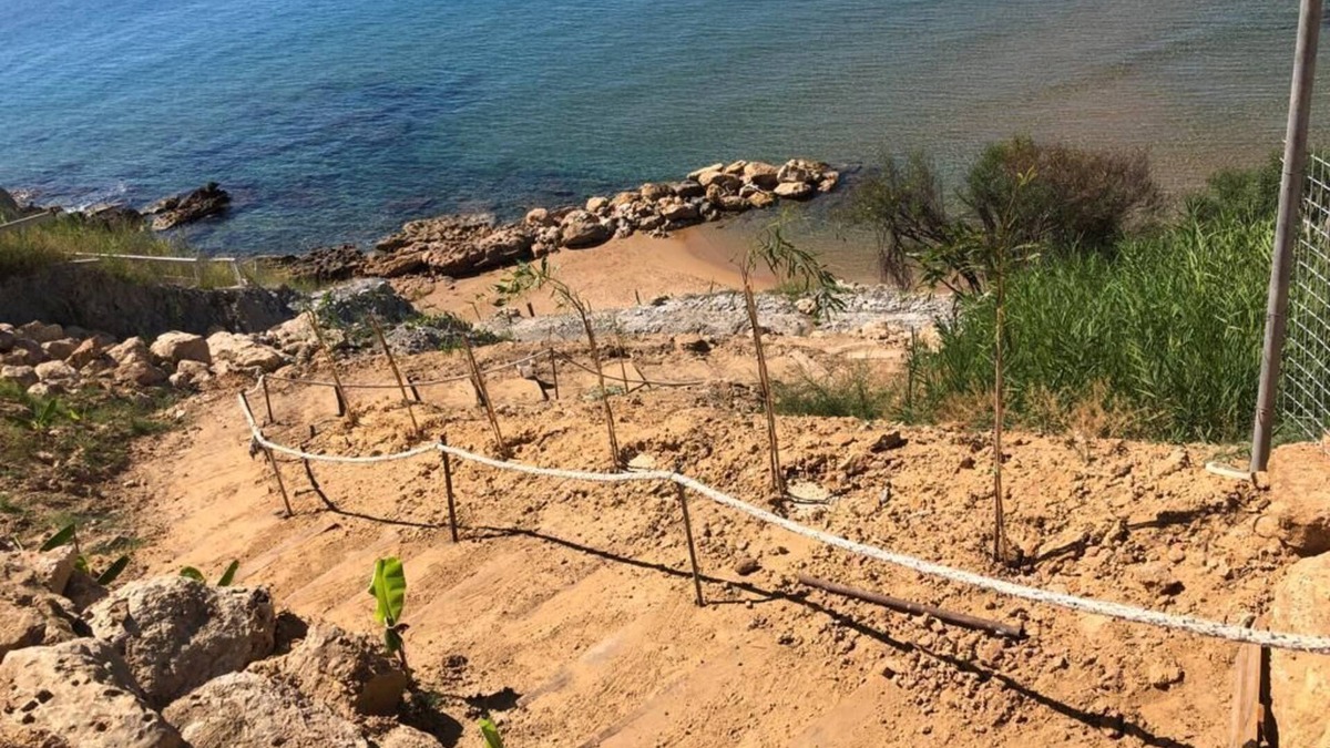 Isola di Capo Rizzuto Apartment | Holiday Apartment "Capo Rizzuto 1" with Sea View, Private Terrace & Wi-Fi