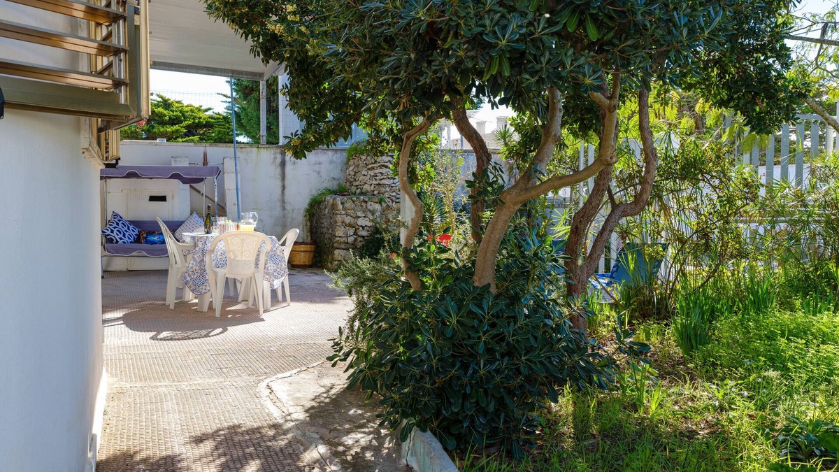 Torre Specchia Ruggeri House | Holiday Accommodation "Villa Scirocco" near the Beach