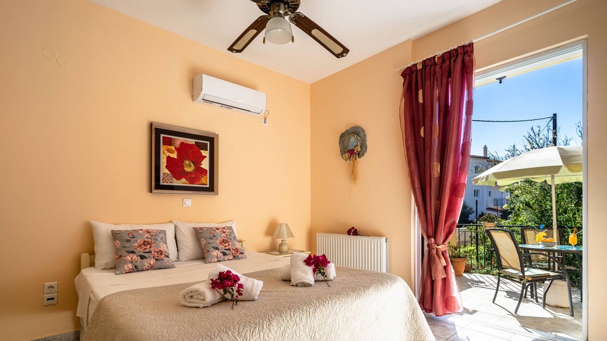 Mazarakata Apartment | Holiday Accommodation "Mary's house" with castle view and close to the beach.