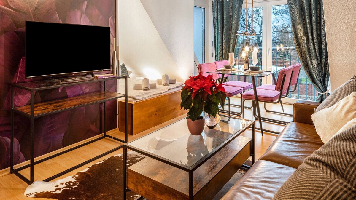 Bruhl-Beurbarung Apartment | Holiday Apartment 'Schickes An Der Uniklinik' with Wi-Fi