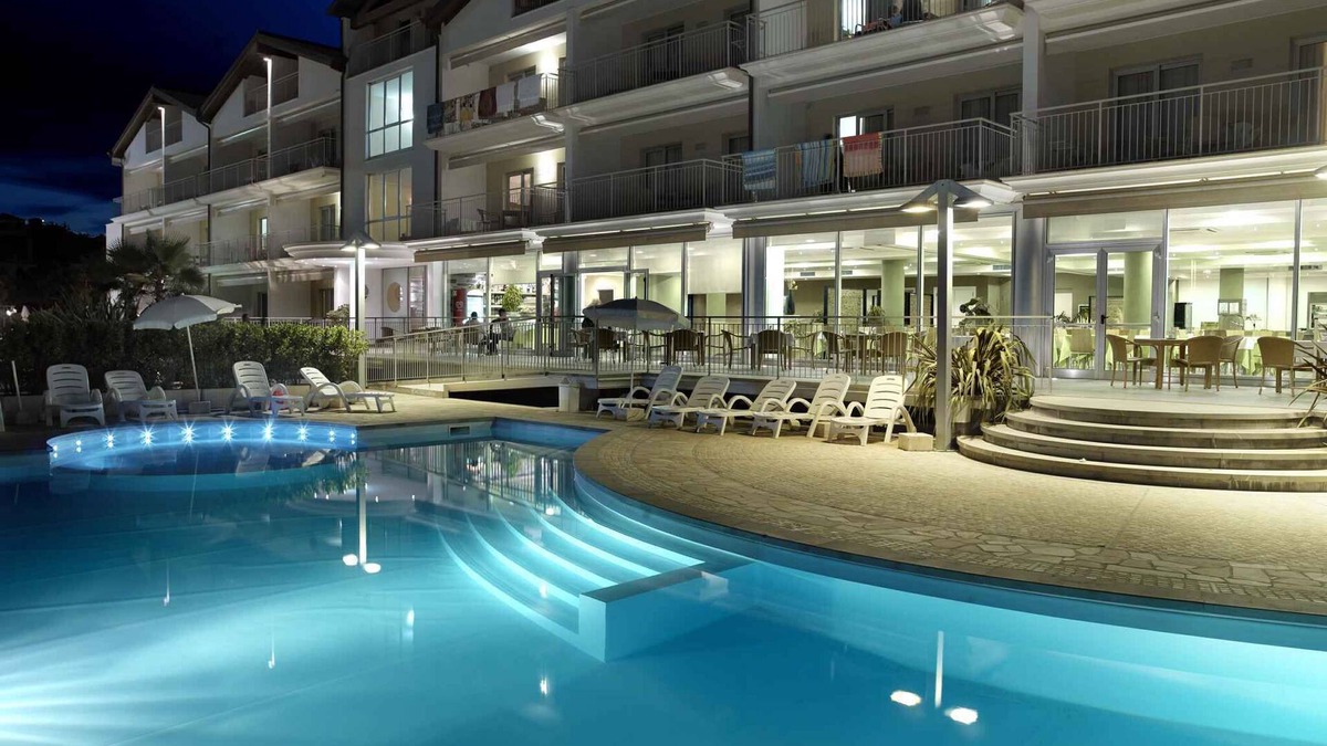 Roseto degli Abruzzi Apartment | Holiday apartment with pool and air conditioning