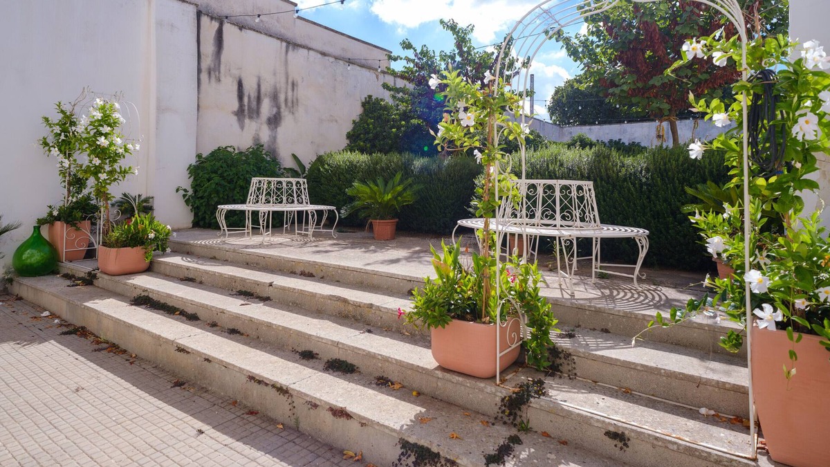 San Donato di Lecce Apartment | Holiday Apartment 2 - Palazzo Costantini with Balcony, Shared Garden & Wi-Fi