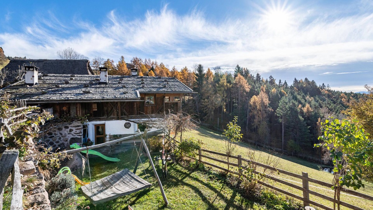 San Genesio Atesino Apartment | Holiday Apartment 'Historisches Duregghof' with Mountain View, Private Garden and Wi-Fi