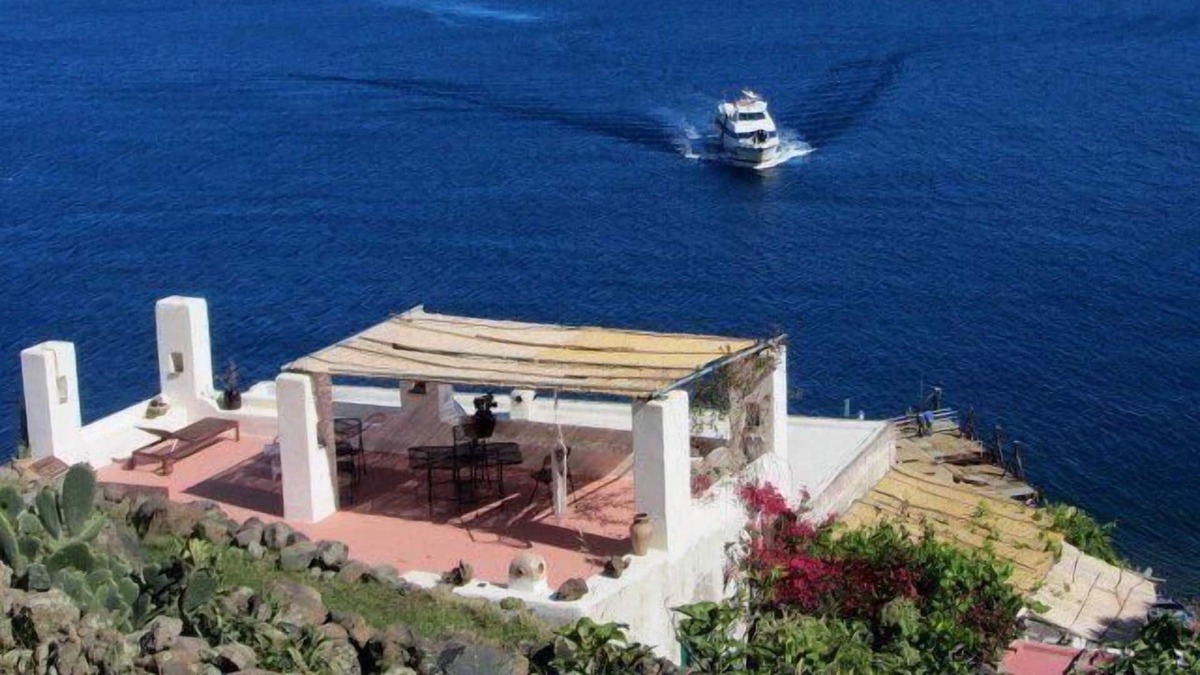 Alicudi Apartment | Holiday apartment Santa Marina Salina for 2 - 5 persons with 1 bedroom - Twin house