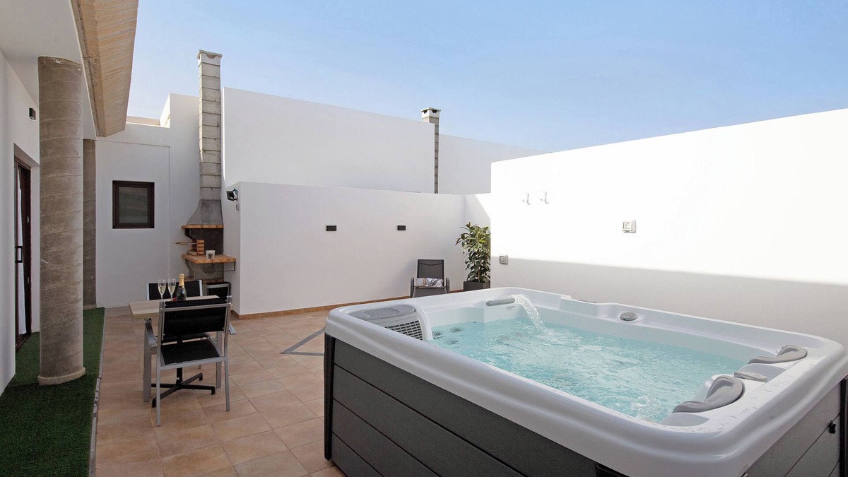 Puerto del Rosario Apartment | Holiday Apartment "Crepusculo" with Mountain View, Terrace & Wi-Fi