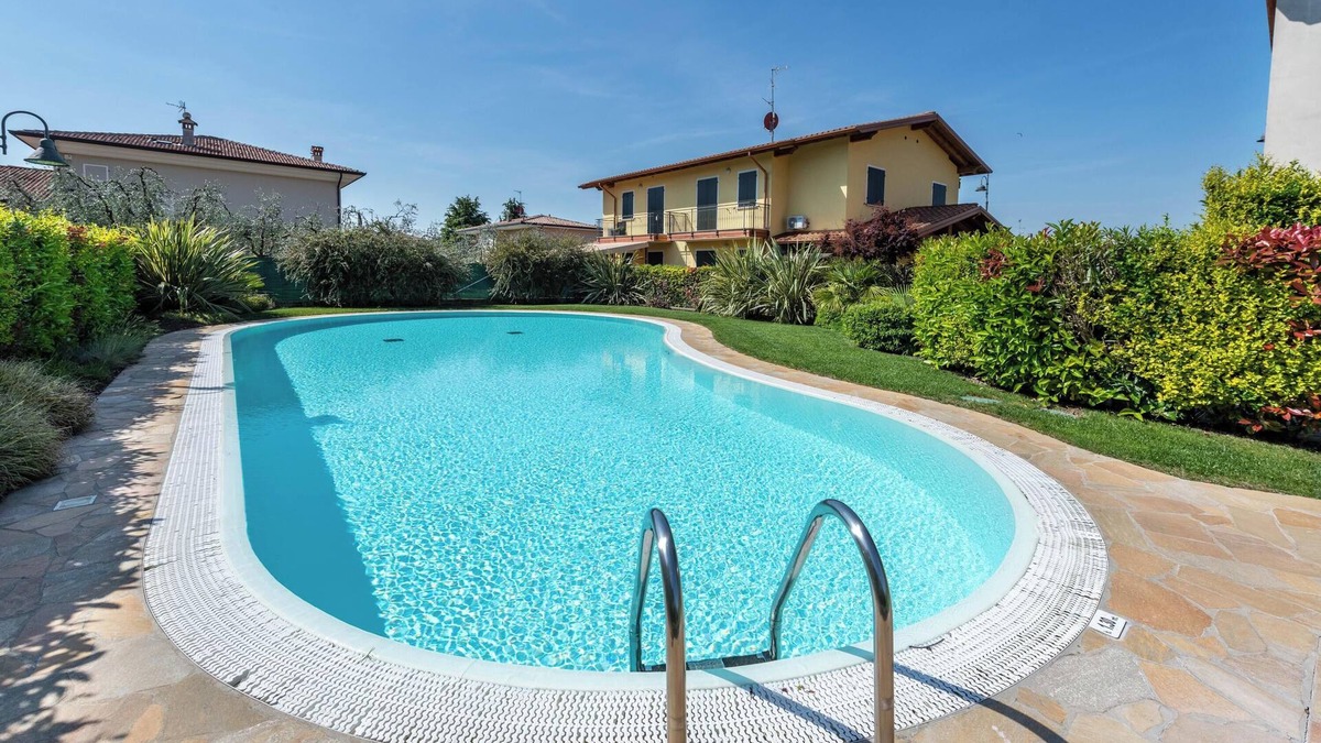 Raffa Apartment | Holiday Apartment Raffa with Balcony, Covered Terrace & Wi-Fi