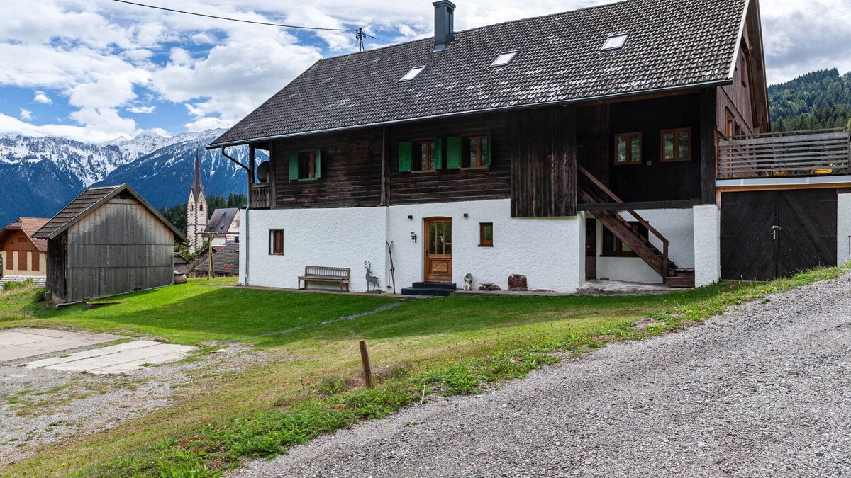 Kotschach-Mauthen Apartment | Holiday Apartment "Penthouse Im Bauernhaus" with Mountain View, 2 Private Terraces & Wi-Fi
