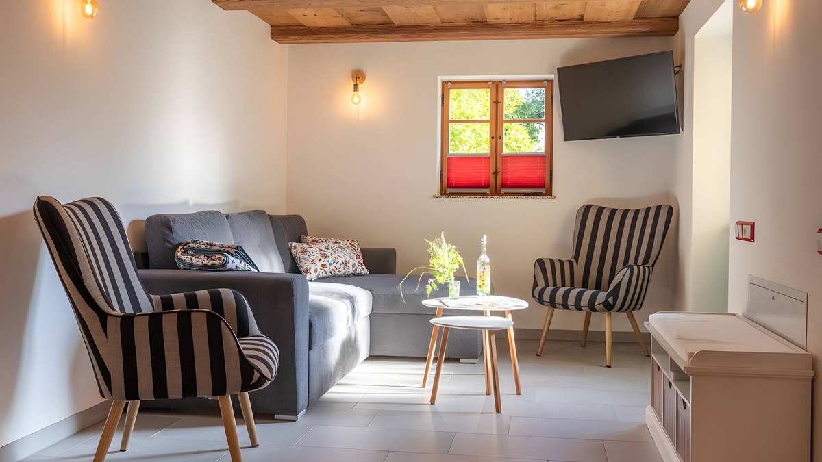 Bertsdorf Apartment | Holiday Apartment 'Lausche' with Private Terrace and Wi-Fi
