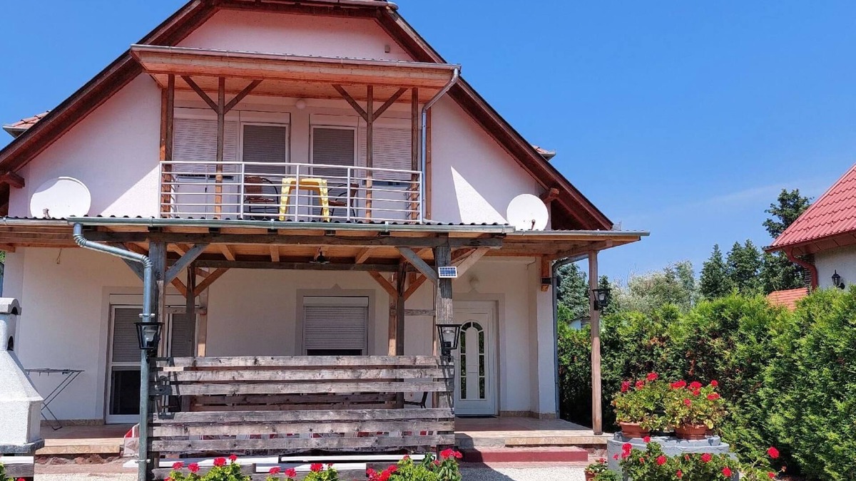 Balatonmariafurdo Apartment | Holiday apartment Balatonmáriafürdõ for 1 - 6 persons with 3 bedrooms - Holiday apartment