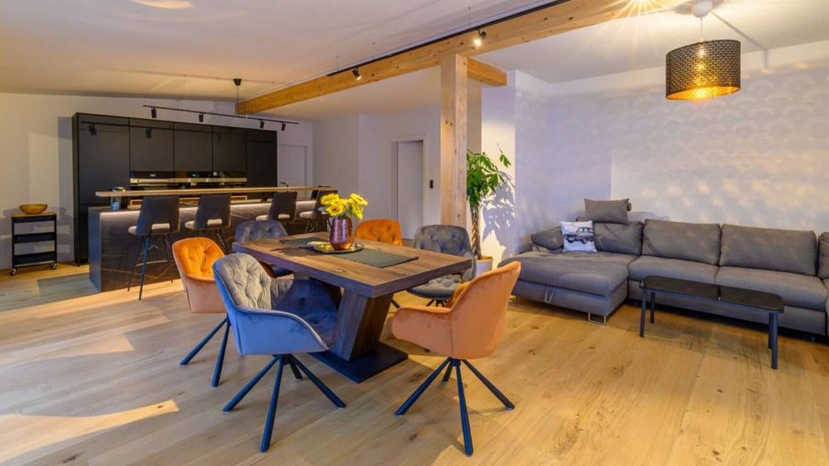 Gmuend in Kaernten Apartment | Holiday Apartment "Gasthof Alte Post - Top 7 Admiral" with Mountain View & Wi-Fi