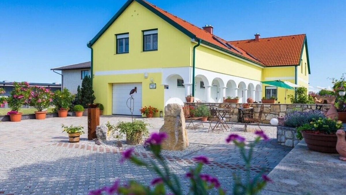 Morbisch am See House | Holiday apartment Appartementhaus-Freiler