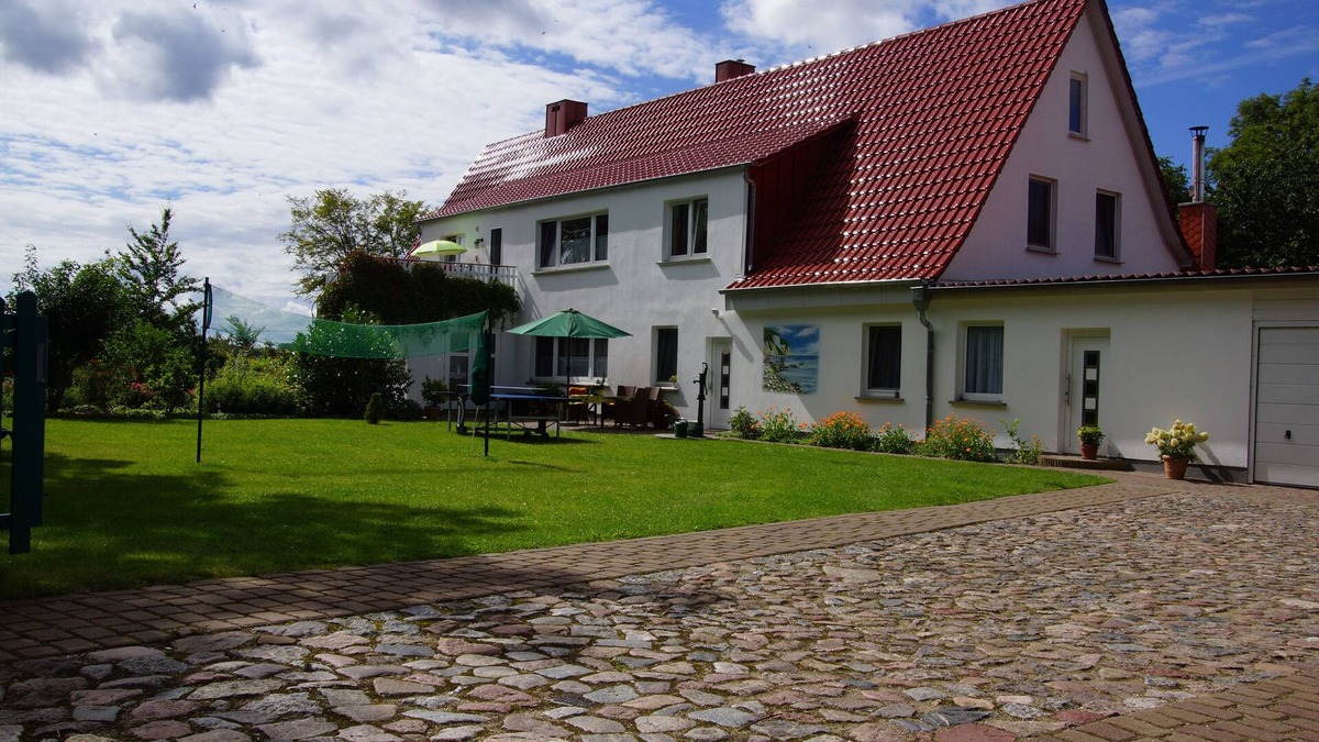 Bergen auf Ruegen Apartment | Holiday apartment hayloft with 2 bedrooms and terrace, near Störtebeker