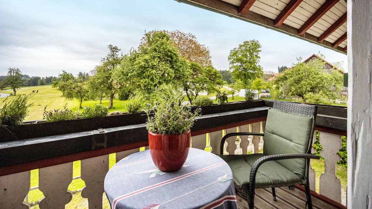 Eggenreute Apartment | Holiday Apartment 'Klosterhof Eggenreute' with Mountain View