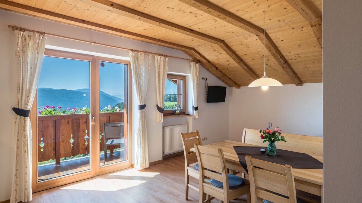 Fie allo Sciliar Apartment | Holiday Apartment 'Mongaduierhof Apt Schlern' with Mountain View, Shared Garden & Wi-Fi