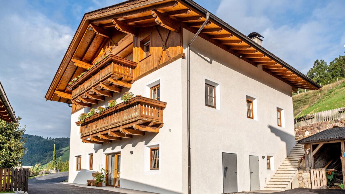 Fie allo Sciliar Apartment | Holiday Apartment "Oberpatiglhof - Anna" with Mountain View, Shared Terrace & Wi-Fi