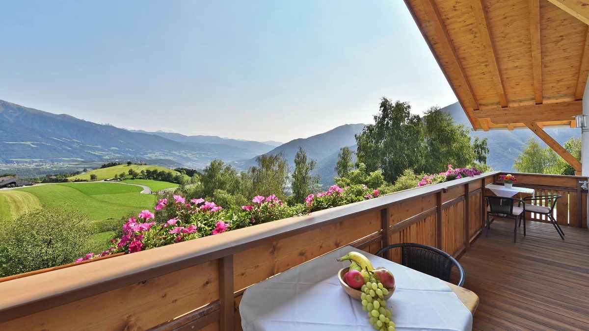 Spinga Apartment | Holiday Apartment “Dolomitenblick” with Mountain Views, Wi-Fi, Terrace & Garden