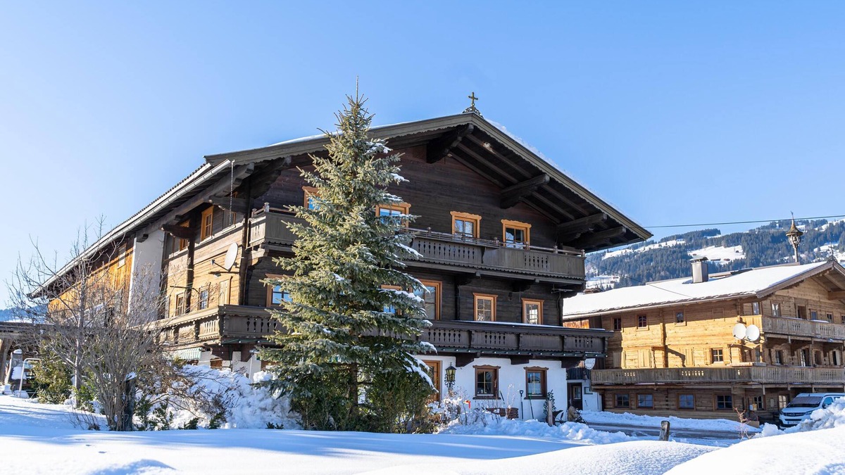 Feuring Apartment | Holiday apartment with balcony on farm
