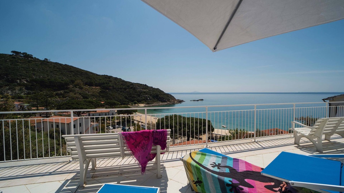 Cavoli Apartment | Holiday Apartment "Le Sirene Bilo 6" near the Beach with Private Terrace and Wi-Fi