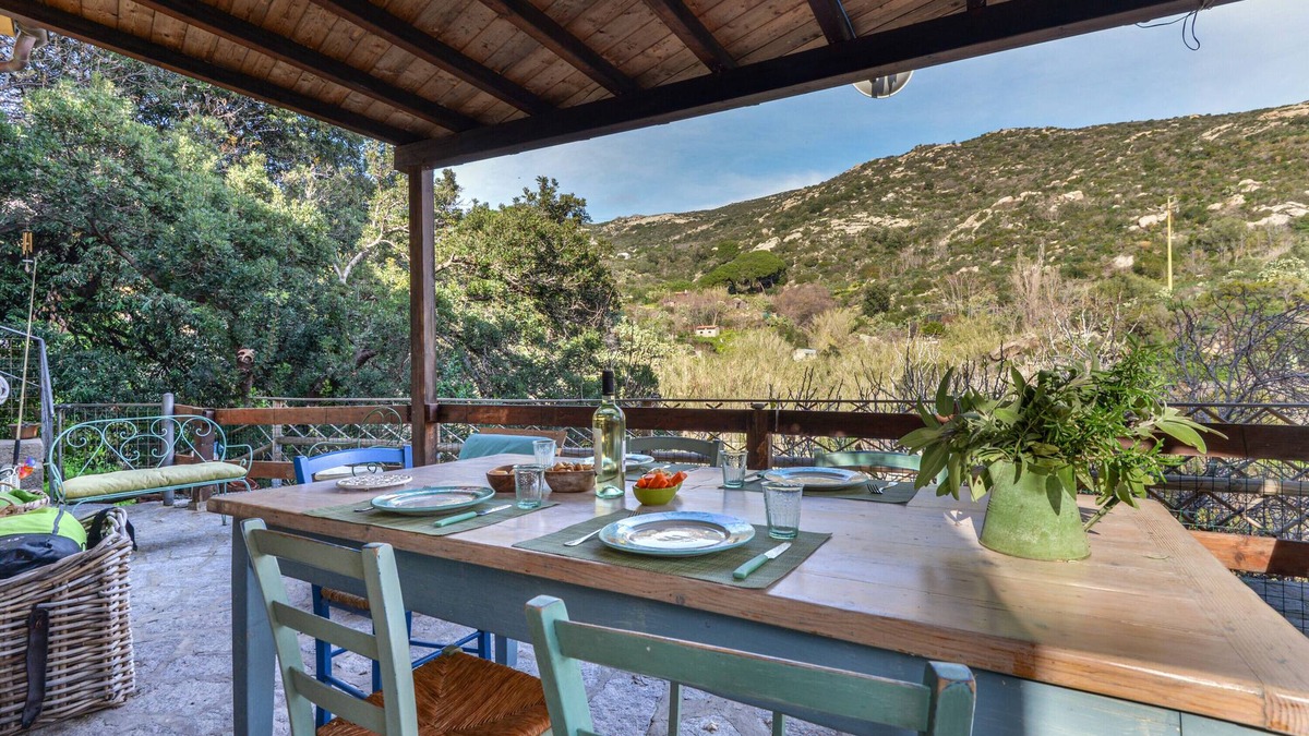 Seccheto Apartment | Holiday Apartment "Casetta Delle Mimose" with Sea View, Private Terrace & Wi-Fi