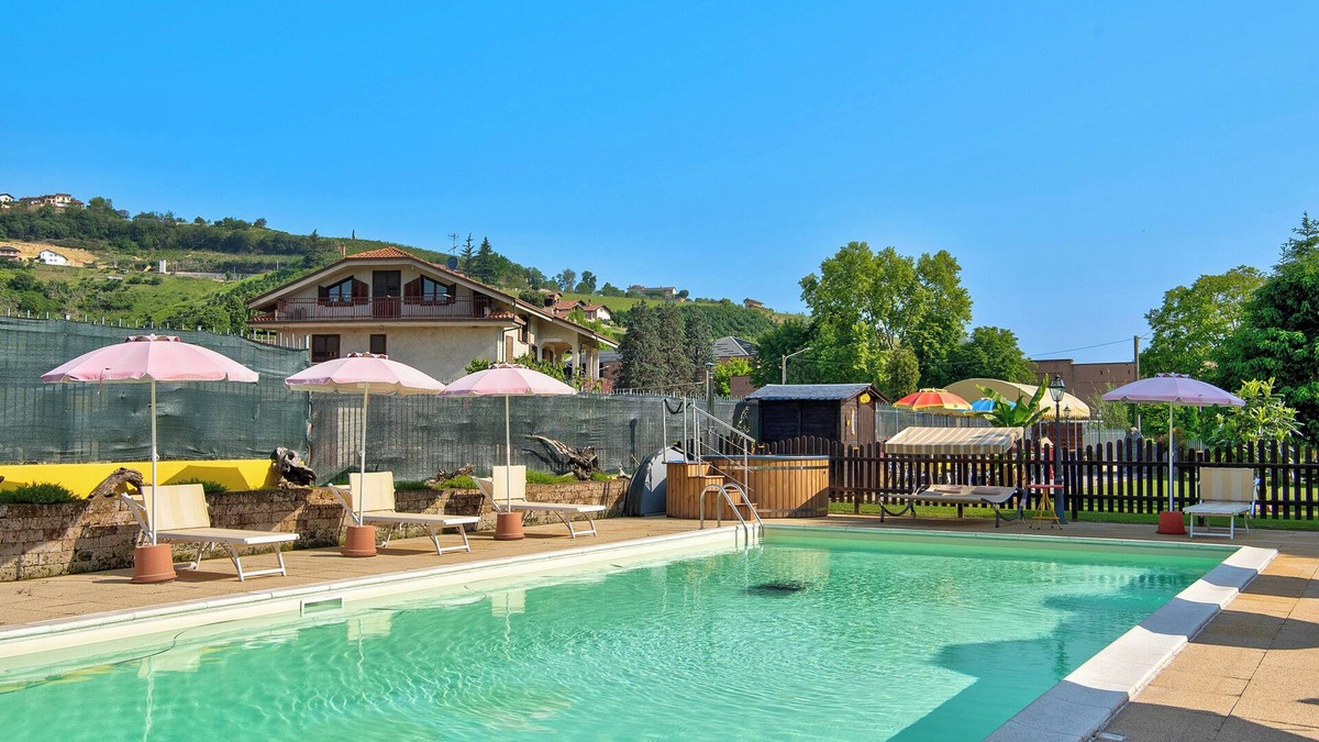San Matteo Apartment | Holiday apartment "Clematis" in Piedmont, with shared pool, garden and sauna