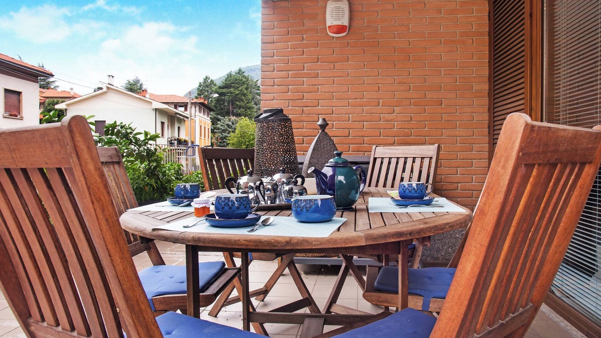 Laveno Apartment | Holiday Apartment "A due passi dal lago" with Wi-Fi & Terrace