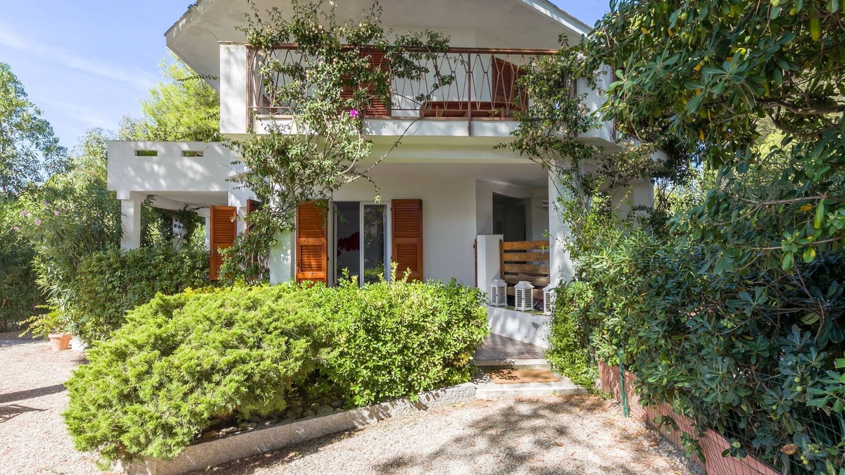 Marina di Campo Apartment | Holiday Apartment "Montecristo 1" with Terrace and Close to the Sea